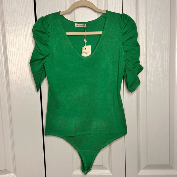 ANDTHEWHY Women’s Green 1X/2X Ruffle Sleeves V-Neck Thong‎ Bodysuit NWT Stretch - Picture 1 of 7
